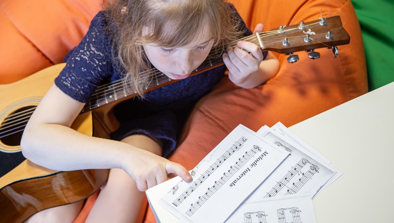 7 Manfaat Les Musik untuk Perkembangan Anak Menurut Riset