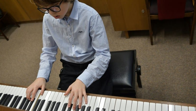 10 Lagu Piano untuk Pemula yang Mudah Dipelajari