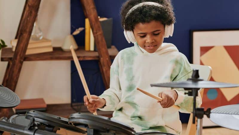 10 Lagu untuk Belajar Drum Pemula yang Mudah Dimainkan